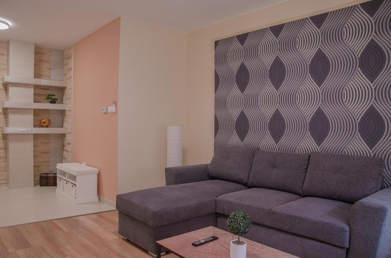 Oros House Apartmanhaz Oroshaza Exterior photo