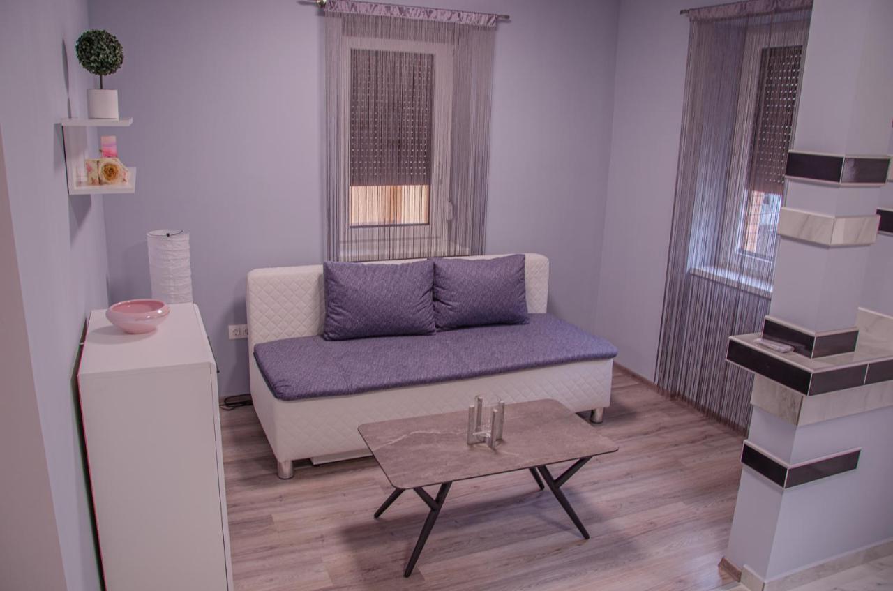 Oros House Apartmanhaz Oroshaza Exterior photo