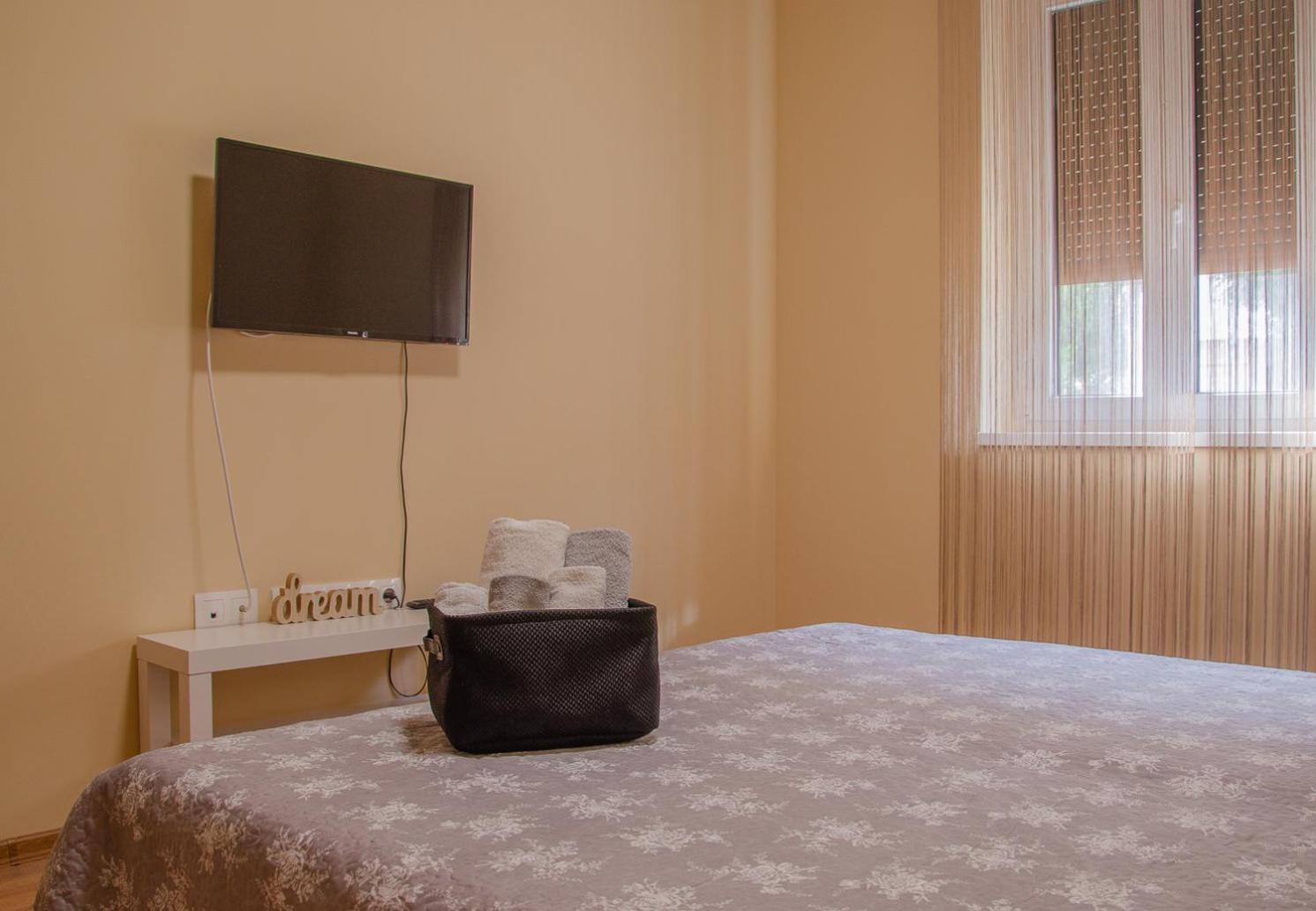 Oros House Apartmanhaz Oroshaza Exterior photo