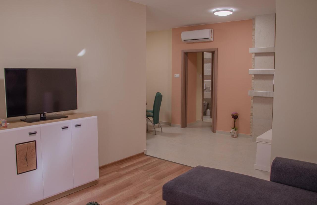 Oros House Apartmanhaz Oroshaza Exterior photo