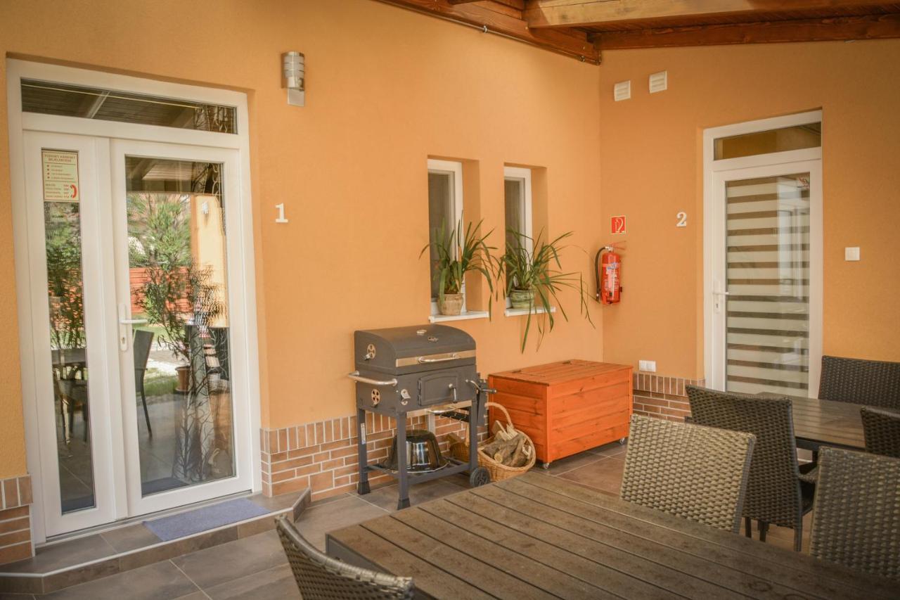 Oros House Apartmanhaz Oroshaza Exterior photo
