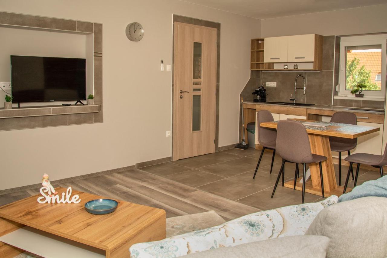 Oros House Apartmanhaz Oroshaza Exterior photo
