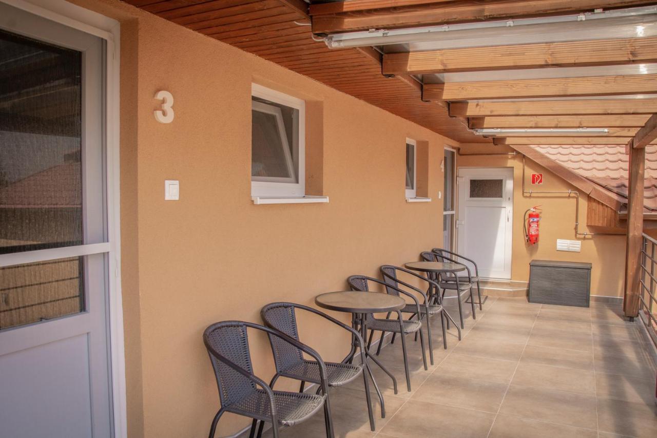Oros House Apartmanhaz Oroshaza Exterior photo