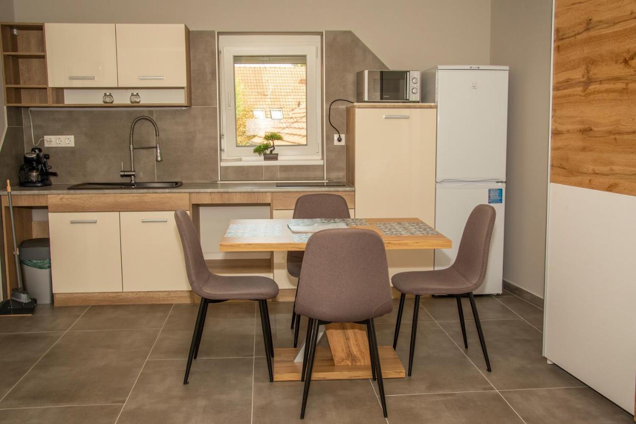 Oros House Apartmanhaz Oroshaza Exterior photo