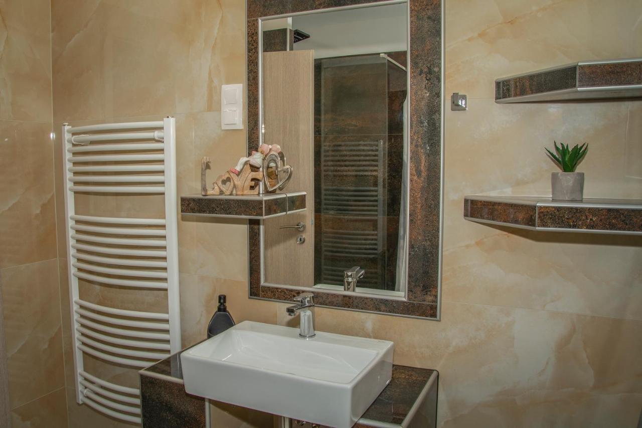 Oros House Apartmanhaz Oroshaza Exterior photo