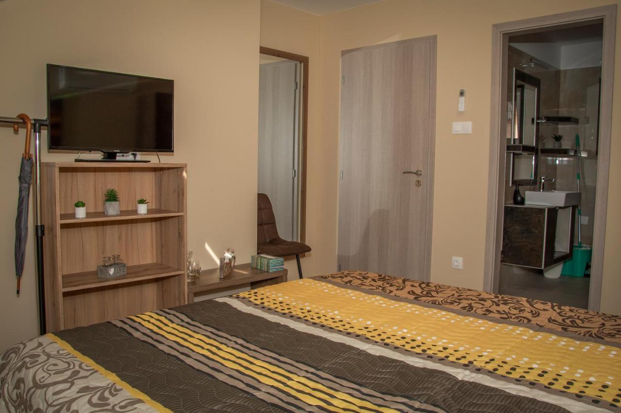 Oros House Apartmanhaz Oroshaza Exterior photo