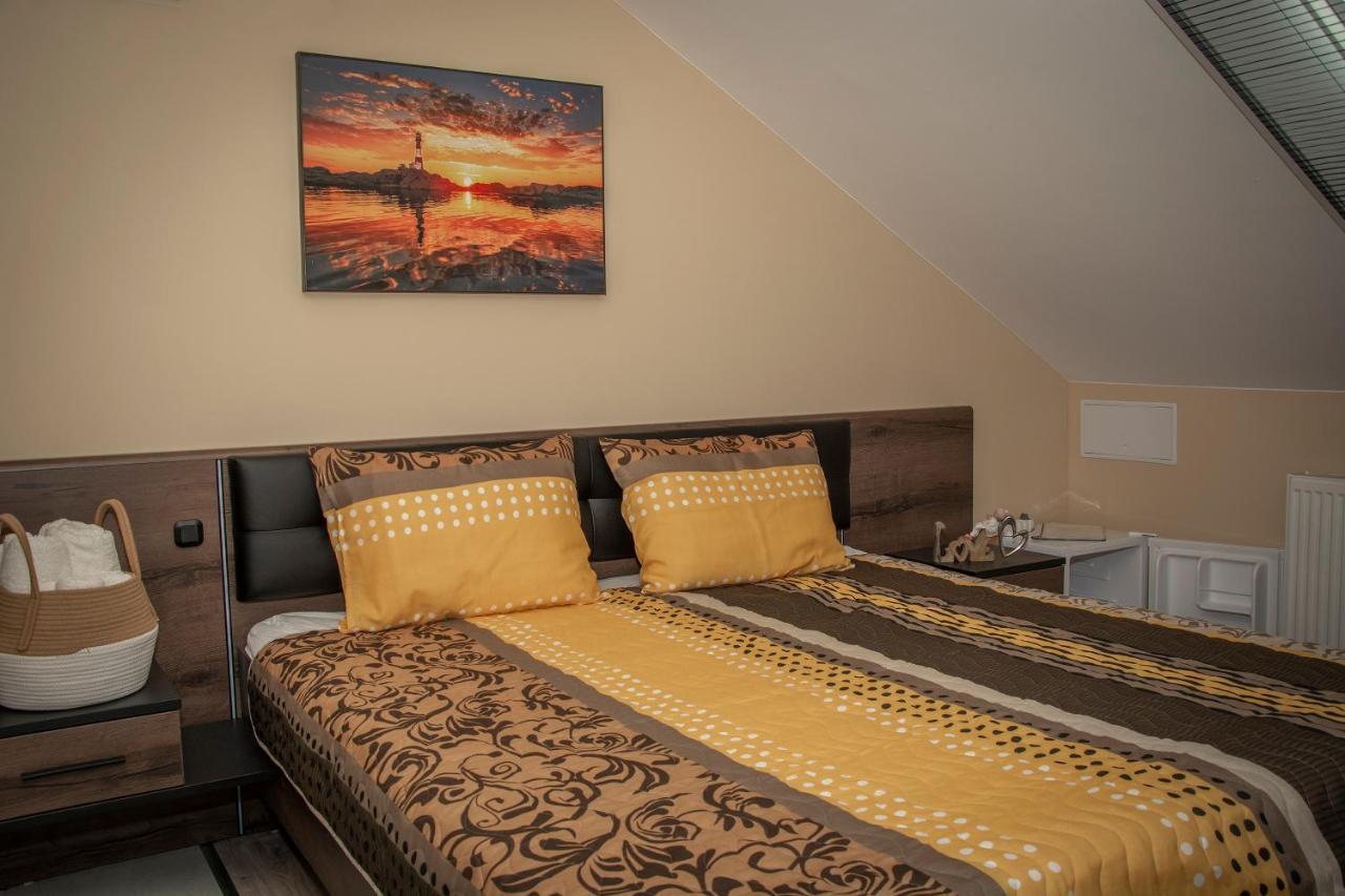 Oros House Apartmanhaz Oroshaza Exterior photo