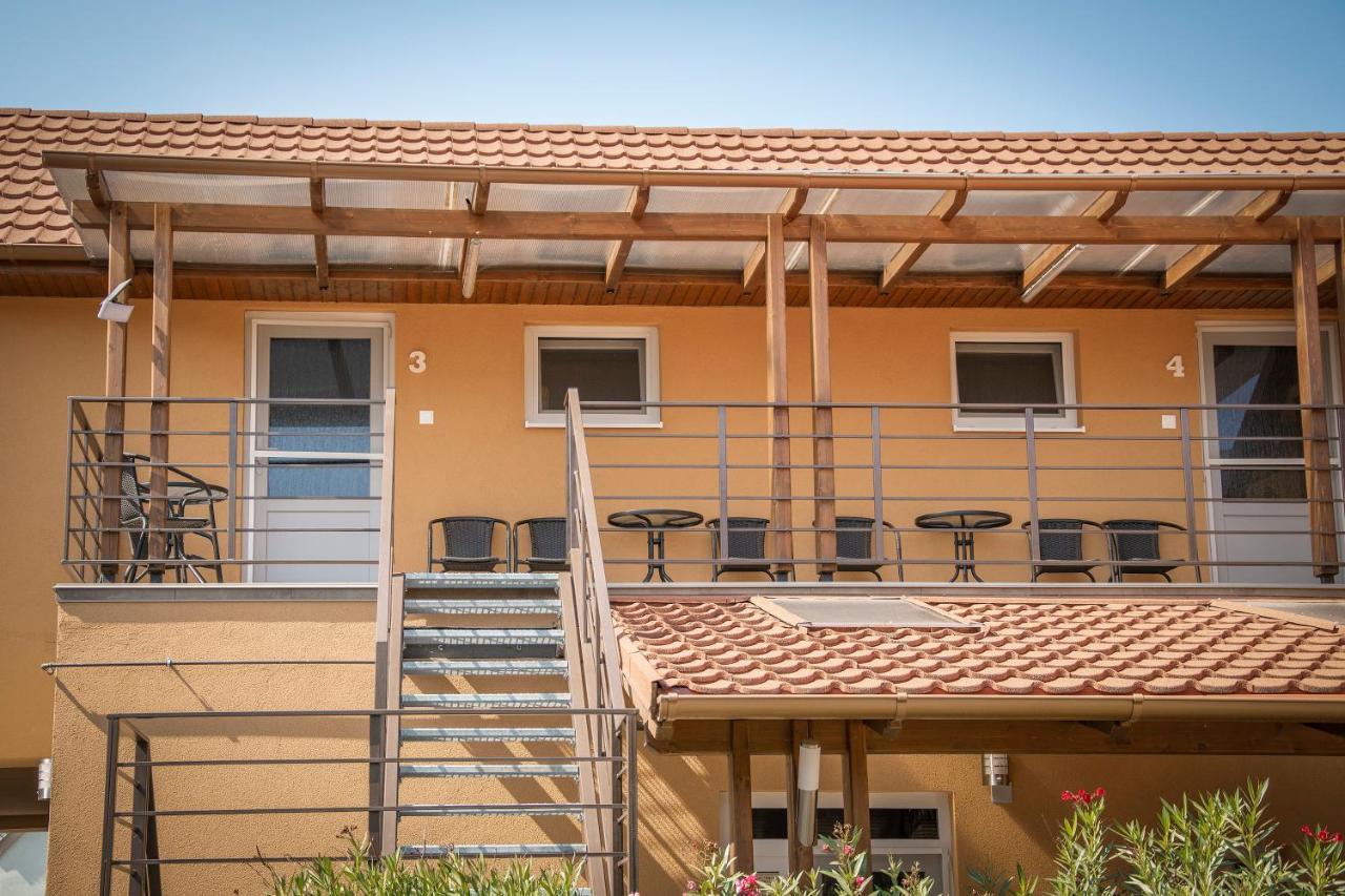 Oros House Apartmanhaz Oroshaza Exterior photo